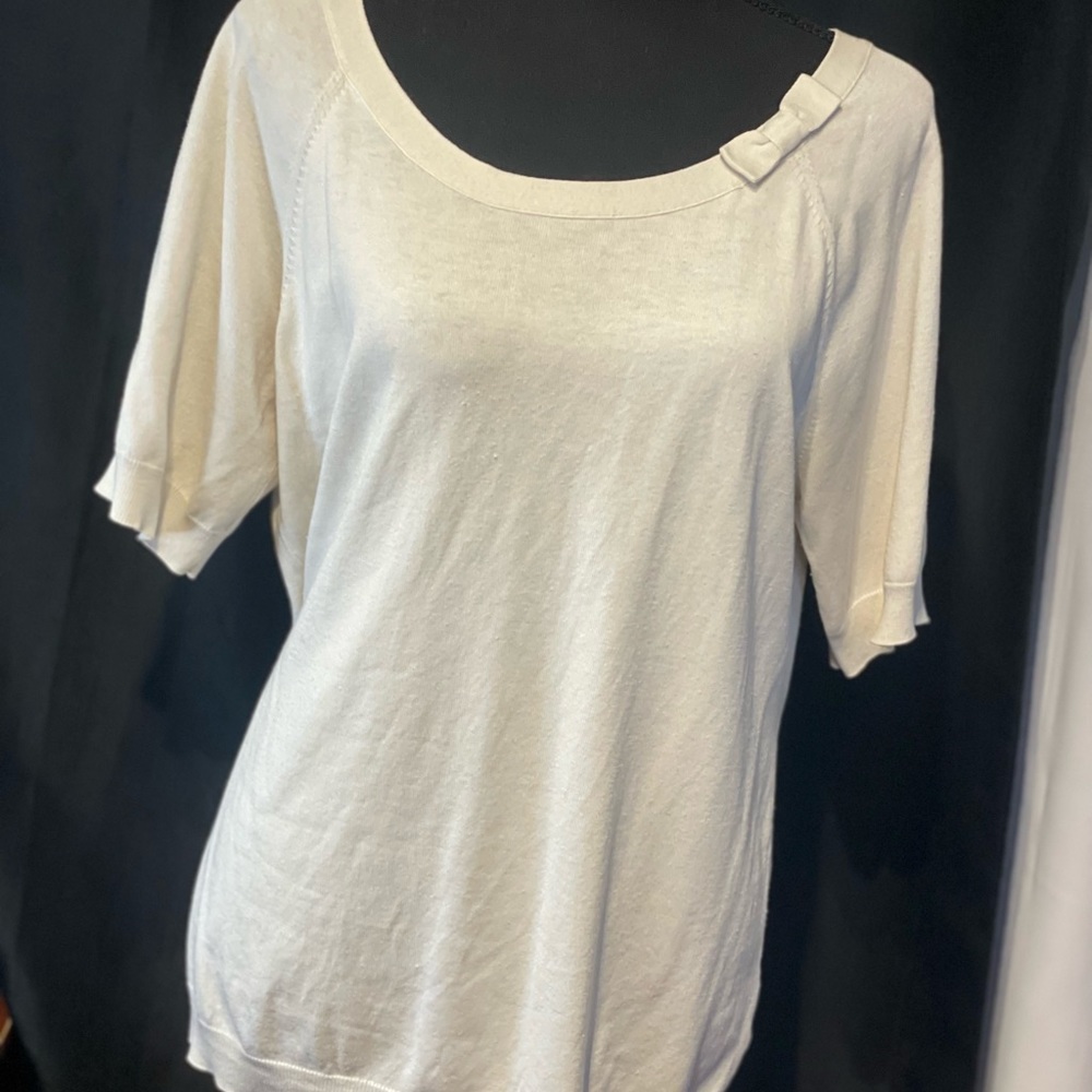 Banana Republic Cream Top, ½ Sleeve. Super Cute Bow on Collar. Size: XL.